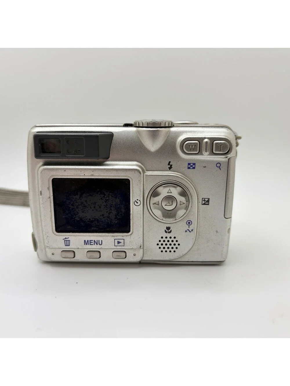 Nikon Digital Camera COOLPIX 5200 Silver No Battery Turns On Cracked Screen C139
